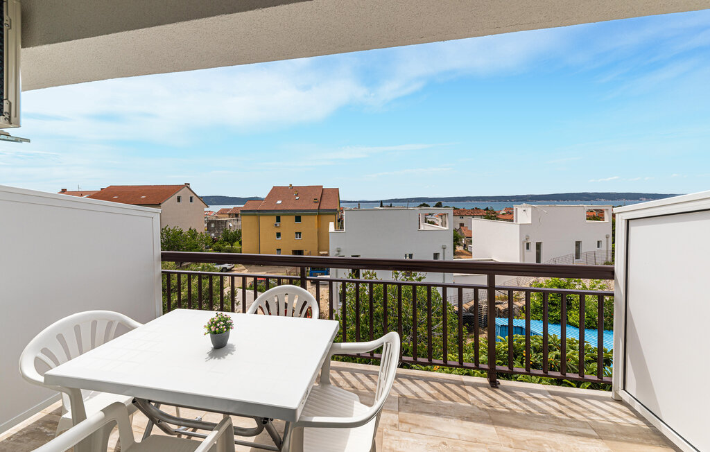 Verbringen Sie einen schönen und erholsamen Urlaub in dieser hellen und angenehmen Ferienwohnung mit Meerblick.

In einem sehr gepflegten Ferienhaus mit mehreren Apartments empfangen Sie mehrere Feri..