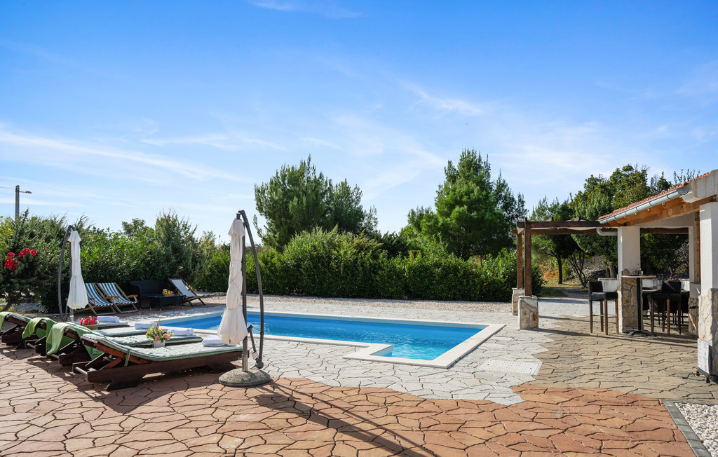 Verbringen Sie einen unvergesslichen Urlaub in diesem komfortablen Ferienhaus mit Pool.

Das ansprechende Haus empfängt Sie in einer herrlichen Landschaft in idealer Lage für eine erholsame Auszeit ..