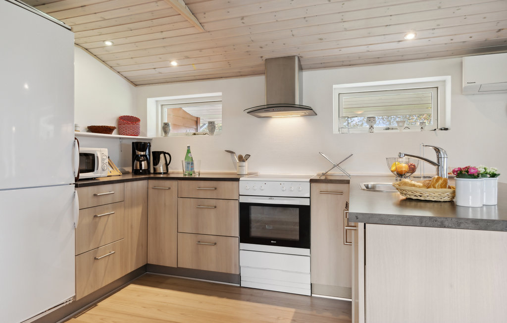 Feriehus - Nr. Lyngby Strand , Danmark - D7612 7