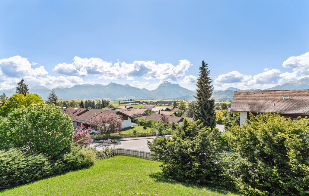 Gezellige vakantiewoning met uitzicht op kasteel Neuschwanstein.

Of het nu zomer of winter is, vanaf het overdekte balkon heb je het mooiste uitzicht op de bergen, de prachtige natuur van de uitloper..