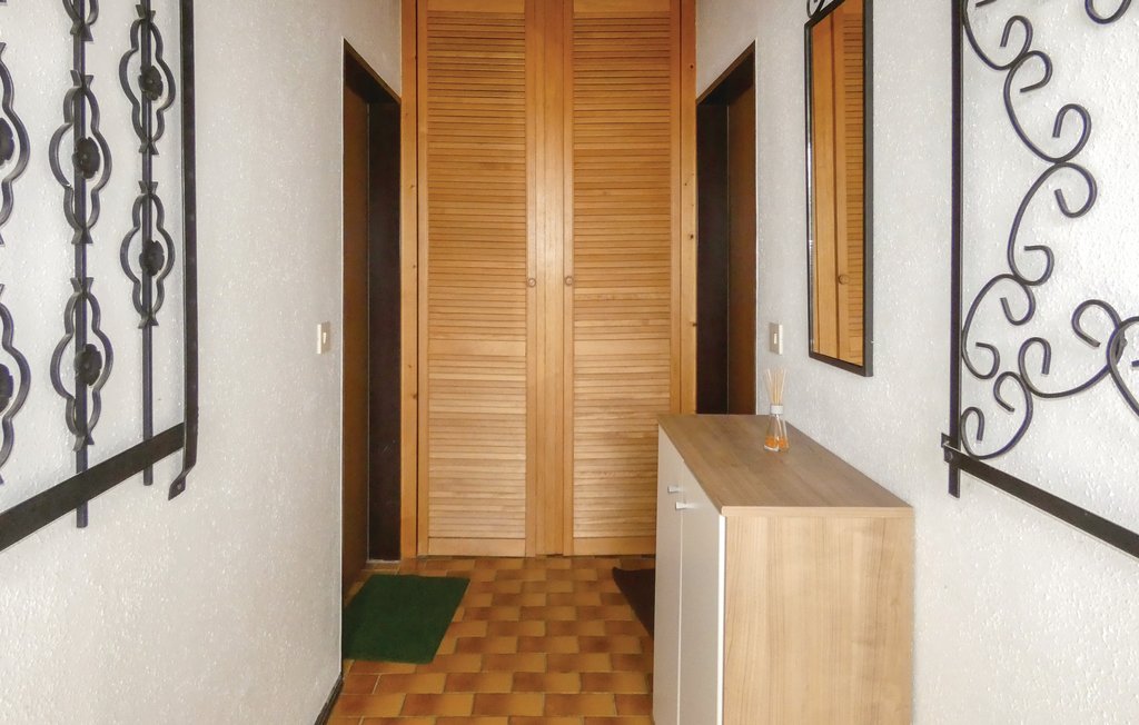 Het vakantiepark "Am Hohen Bogen" in Arrach heeft een prachtige ligging op het zuiden. Het is er rustig, zonder doorgaand verkeer. Het appartement bevindt zich op de begane grond van het huis. Het hee..