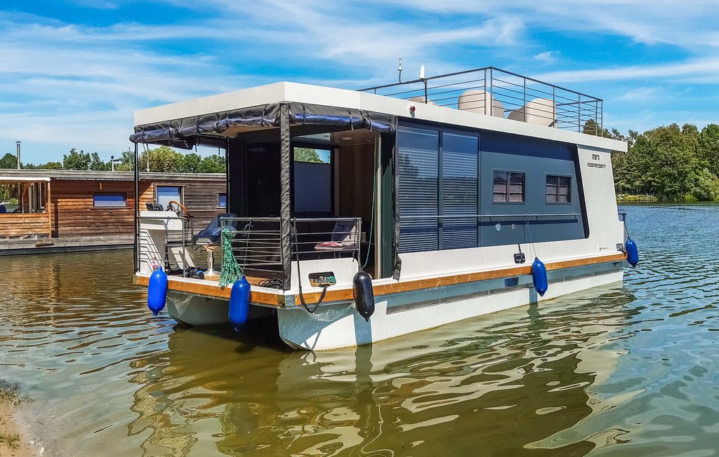 Hausboot - Havelland Brandenburg , Deutschland - | Dansommer