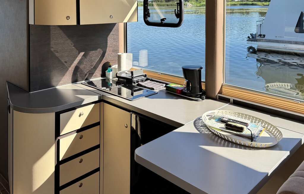 Husbåt/Hus på vatten - Havelsee, Brandenburg , Tyskland - DBB040 6