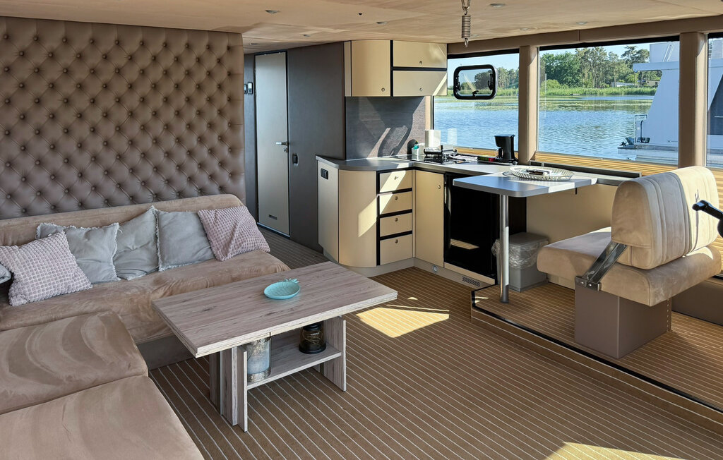 Husbåt/Hus på vatten - Havelsee, Brandenburg , Tyskland - DBB040 4