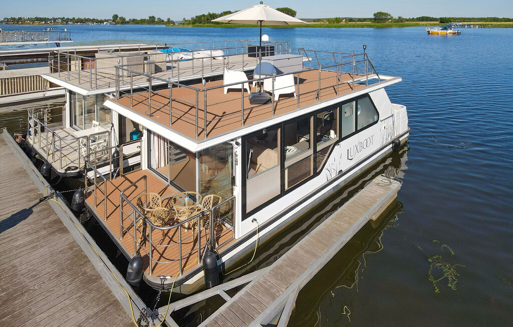Husbåt/Hus på vatten - Havelsee, Brandenburg , Tyskland - DBB040 8