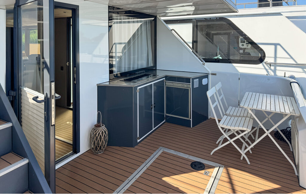 Husbåt/Hus på vatten - Havelsee, Brandenburg , Tyskland - DBB040 9