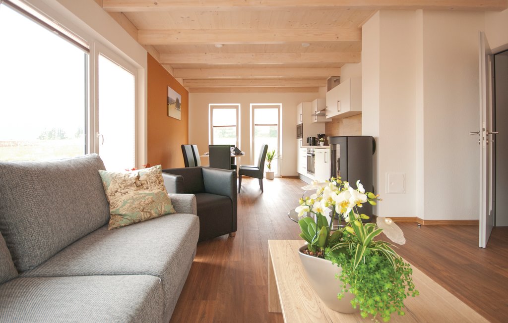 Das moderne Ferienhaus ist das erste Objekt im Ferienhauspark Wolfsschlucht bei Prüm. Verbringen Sie hier Ihren erholsamen Urlaub mit der ganzen Familie, im Sommer sowie im Winter. Genießen Sie den ..