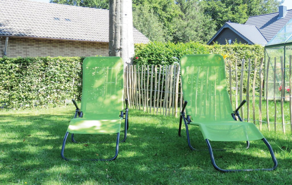 Dieses schöne Fachwerkhaus wurde im Jahr 2019 aufwendig mit natürlichen, ökologischen Baustoffen und auf Grundlage alter Handwerkskunst saniert und bietet sich als Urlaubsdomizil für einen erholsa..