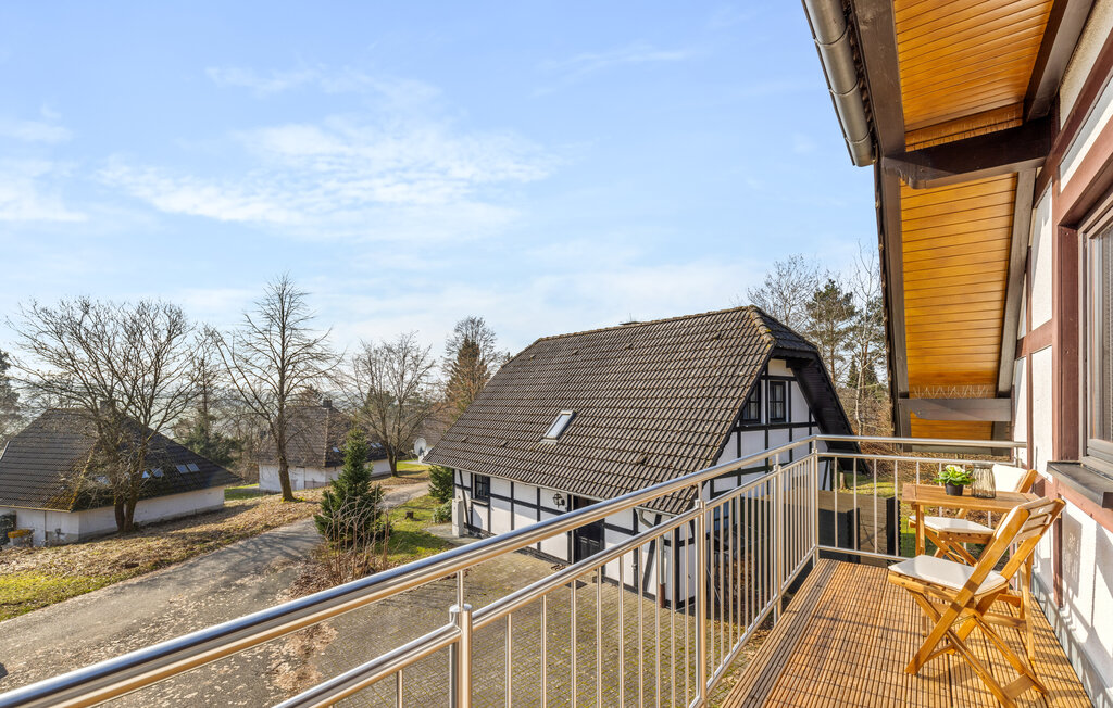 Kijk uit naar het fantastische uitzicht vanaf het balkon van de uitnodigende vakantiewoning.

Welkom in de prachtige flat, die ideaal is gelegen voor een gezinsvakantie of een ontspannen vakantie voor..