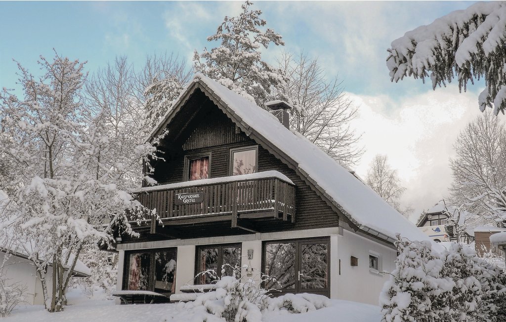 In het zogenaamde Heksenhuisje bent u in een bungalowpark, meteen bij het nationalpark Edersee-kellerwald. Het biedt u een slaapplaats voor 6 personen en ligt op een open grondstuk. In het huisje kunt..
