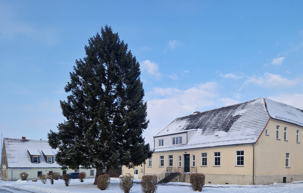 Verbringen Sie gemeinsame Tage mit Pool, Sauna und abwechslungsreichen Freizeitmöglichkeiten

Dieses großzügige Ferienhaus bietet einer großen Reisegesellschaft reichlich Platz für gemeinsame Akt..