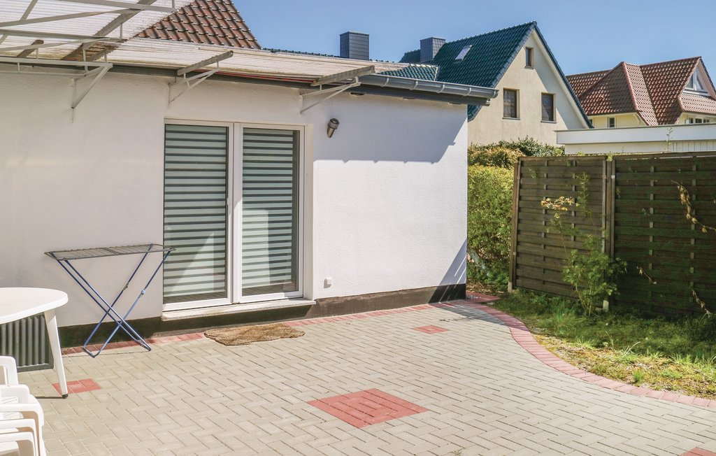 Dieses moderne Ferienhaus befindet sich in einer sehr schönen Lage im Ostseebad Zingst und ist nur wenige Meter vom Strand entfernt. Das Ferienhaus ist praktisch ausgestattet und verfügt über eine ..