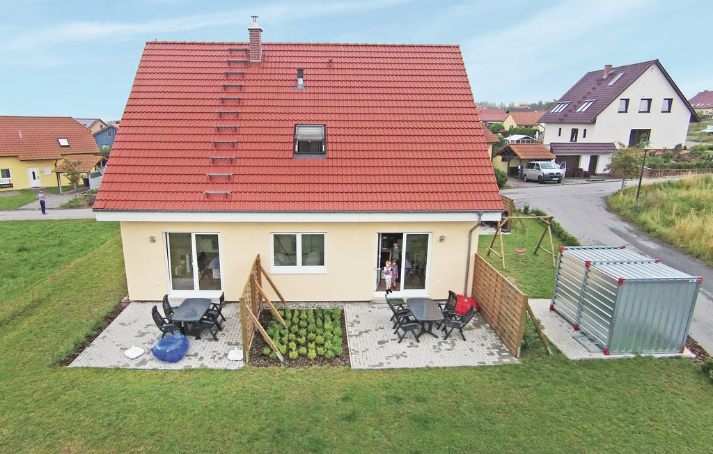 Diese drei Ferienwohnungen begrüßen Sie in einem modernen Haus: die DMK443 und -444 liegen im EG, die DMK442 im Dachgeschoss. Zu jede Objekt gehört eine eigene Terrasse zum Grillen. Eine gemeinsame..