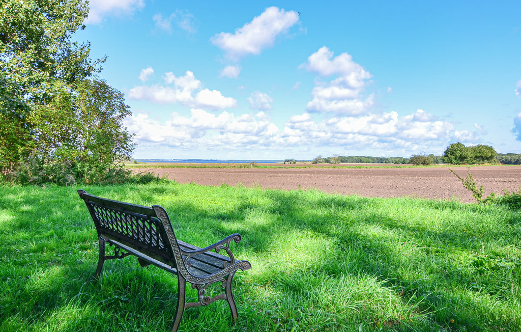 Eine Oase der Ruhe - das idyllische Fischerdorf Vieregge im schönen Mecklenburg-Vorpommern!

Im Nordwesten der Insel Rügen am Breetzer Bodden gelegen erwartet Sie der einzigartig angelegte Ferienpar..