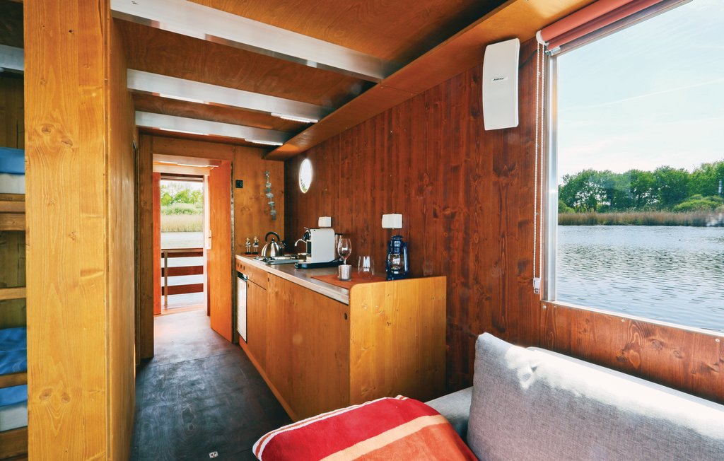 Hausboot - Loitz , Deutschland - DMV002 10