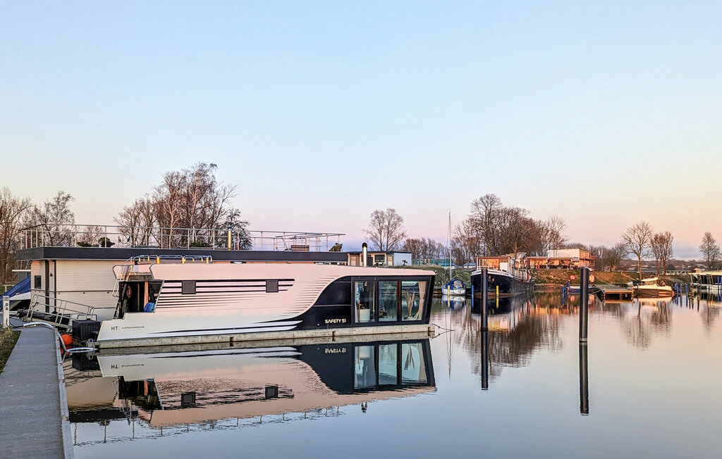 Hausboot - Martinshafen , Deutschland - DMV931 9