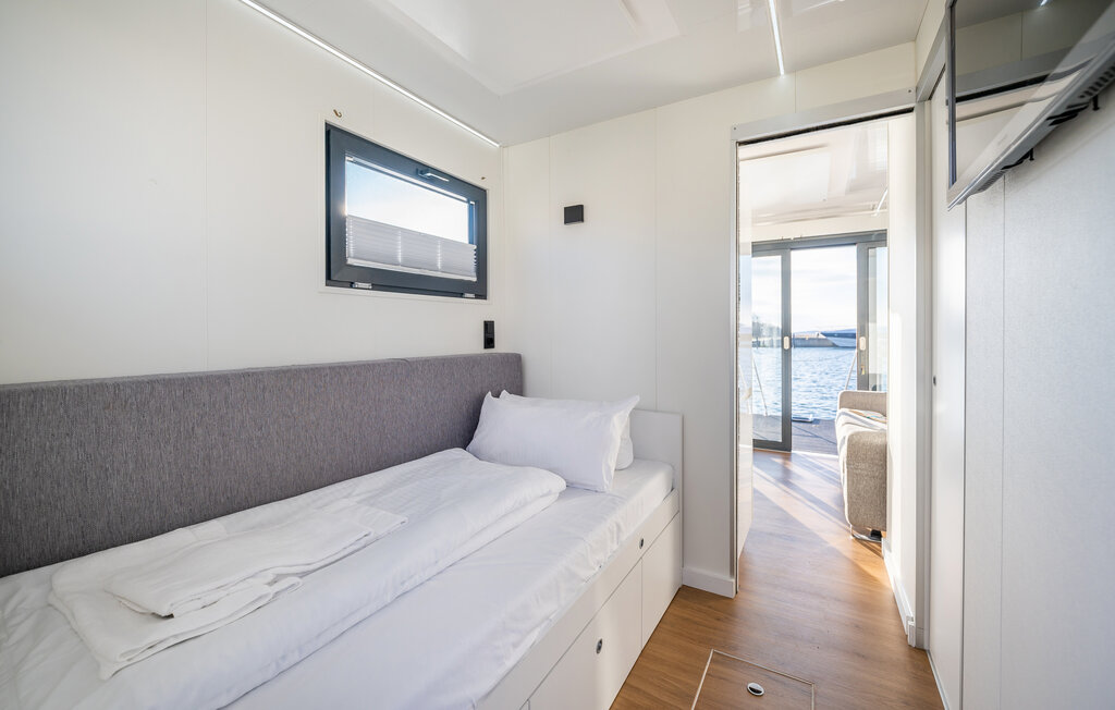 Hausboot - Martinshafen , Deutschland - DMV932 6