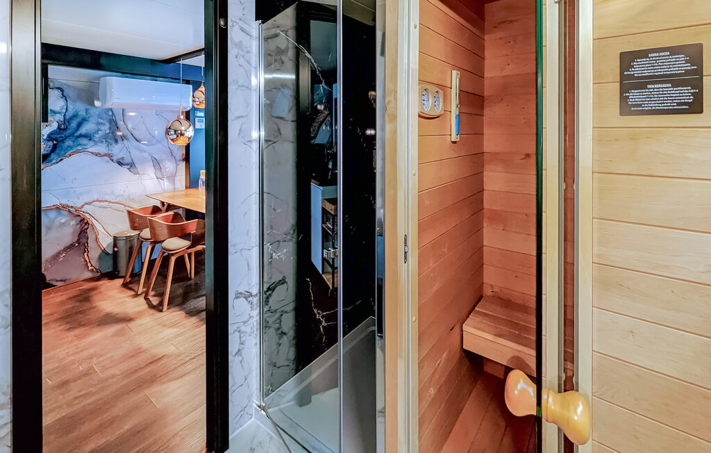 Hausboot - Martinshafen , Deutschland - DMV931 16