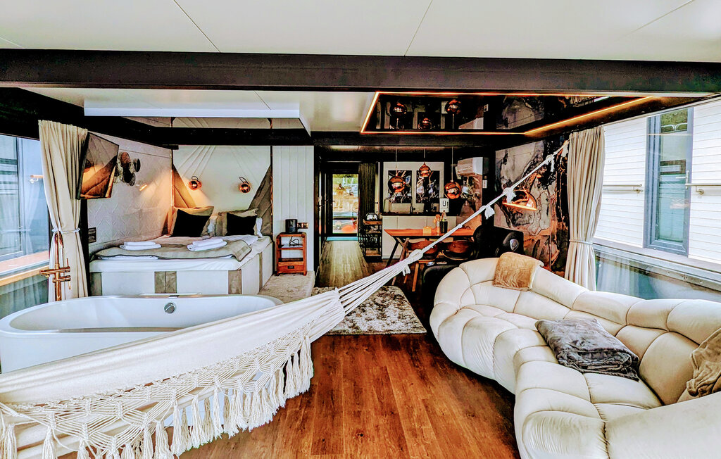 Hausboot - Martinshafen , Deutschland - DMV931 4