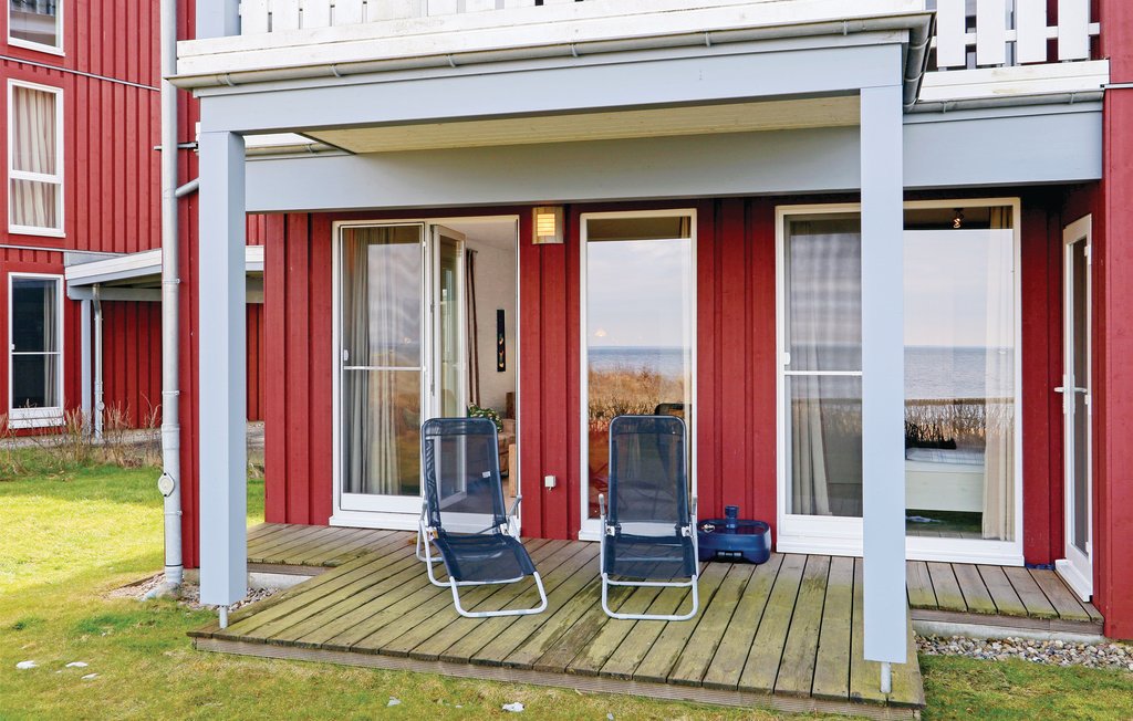 Die Müritz bietet mit flachen Sandstränden, klarem Wasser sowie Rad- und Wanderwegen die idealen Voraussetzungen für einen einmaligen Urlaub. Im Erdgeschoss des Kapitänshauses liegt das hochwertig..