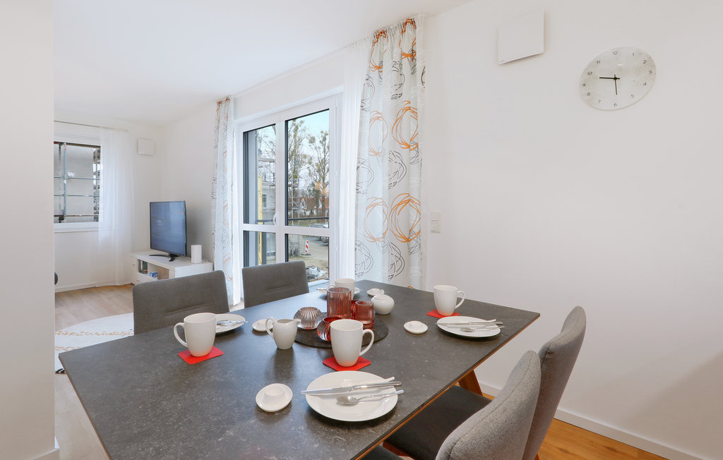 Die Marina-Apartments im Hafendorf befinden sich unmittelbar am Ufer der Müritz mit Blick auf die Marina und einen Seekanal, direkt neben dem Nationalpark-Müritz. Die sehr geschmackvolle und komfort..