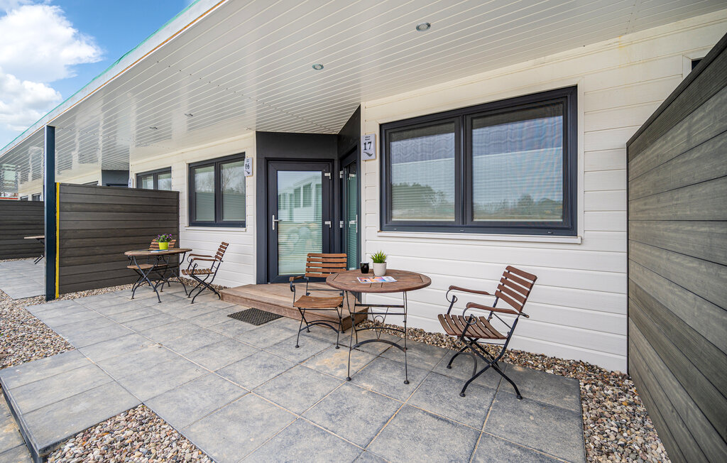 Verbinden Sie im 1-Zimmer-Studio Waterfront ein entspanntes Urlaubsfeeling mit der Nähe zur Natur in der Marina Martinshafen. 

Direkt ans Naturschutzgebiet angrenzend, mit Wasserblick auf die neu en..