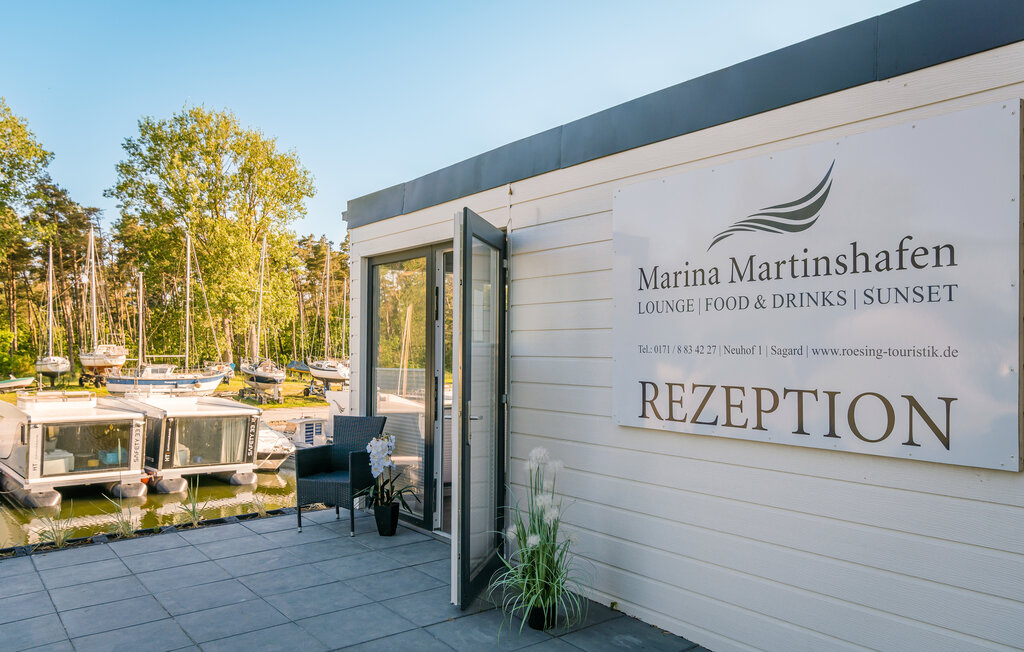 Verbinden Sie im 2-Zimmer-Apartment Boddenblick im Doppelhausambiente verbindet entspanntes Urlaubsfeeling mit der Nähe zur Natur in der Marina Martinshafen.

Direkt ans Naturschutzgebiet angrenzend,..