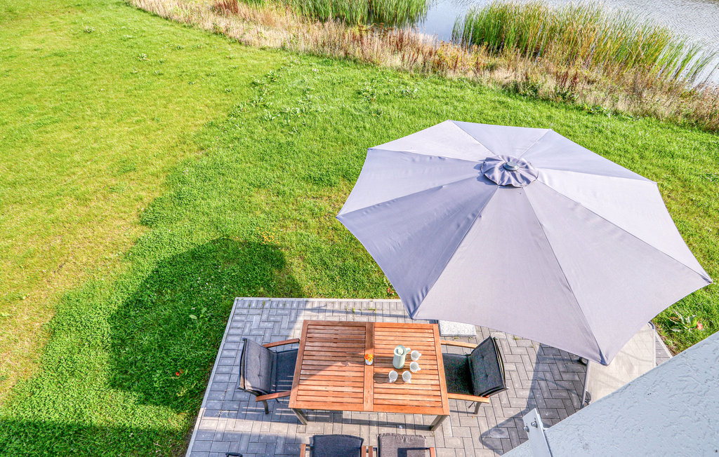 Dit mooie vakantiehuis ligt op een steenworp afstand van het water in het OstseeResort Olpenitz. Het ligt direct aan een kleine waterloop en slechts een korte wandeling van het fantastisch mooie stran..