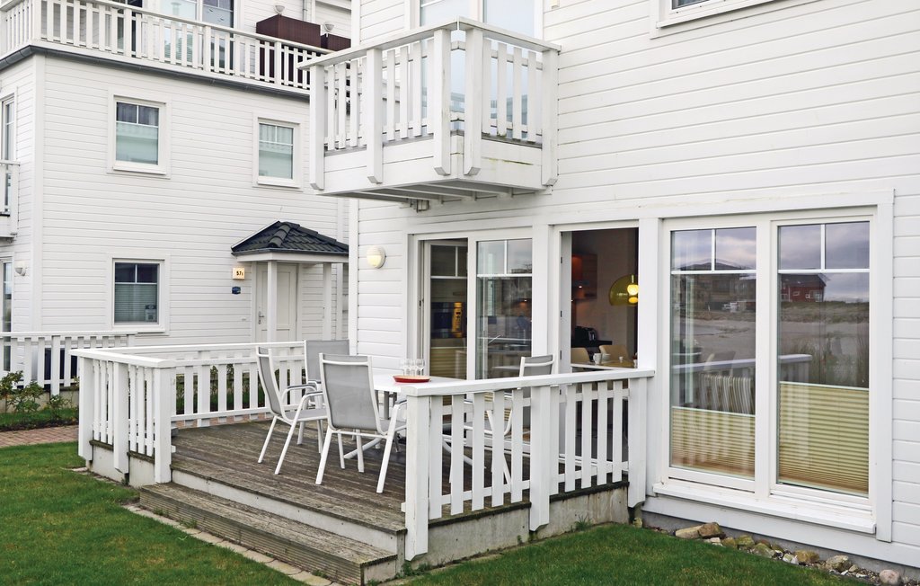 Direkt an der Badebucht des OstseeResorts Olpenitz liegt dieses hochwertige Ferienhaus. Im 1. Stock finden Sie neben den beiden Schlafzimmern auch das Badezimmer, in dem eine große Eckbadewanne mit M..