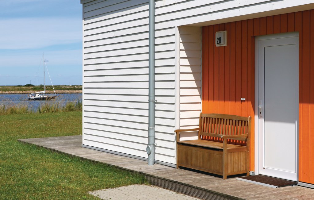 Eingebettet zwischen Ostsee und der Marina liegt dieses moderne Ferienhaus über 2 Etagen im OstseeResort Olpenitz. Das Haus liegt in 1.Reihe zum Wasser, so dass Sie von Ihrer Terrasse aus einen traum..