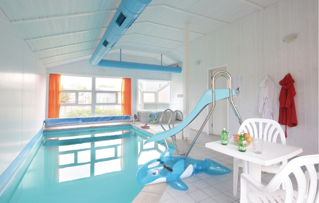 Genießen Sie erholsame Tage in diesem komfortablen Ferienhaus mit eigenem Pool, Sauna und Whirlpool.

Erleben Sie pure Entspannung in Ihrem Ferienhaus, das Komfort und Gemütlichkeit vereint. Direkt ..