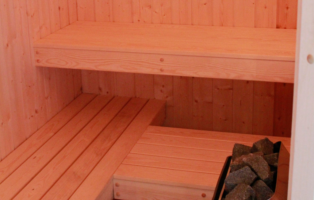 In diesen kleinen Ferienhäuschen finden Sie alles, was Sie brauchen, um einen entspannten Urlaub an der See zu verbringen. 
 
Dank eines Schlafsofas im Wohnbereich können hier bis zu sechs Personen ..