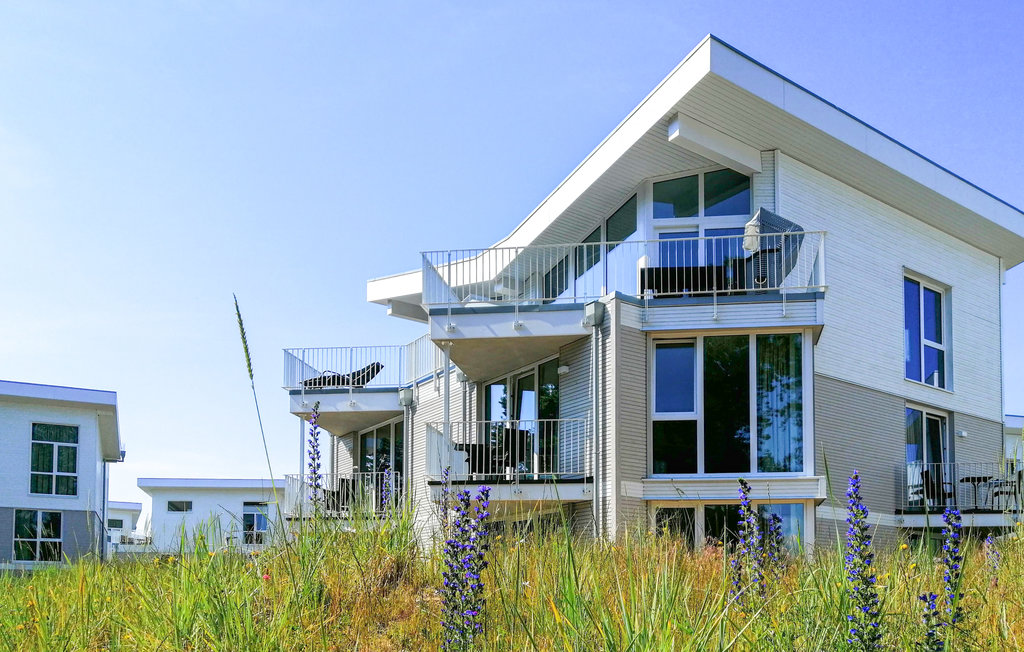 -PENTHOUSE-
Genießen Sie Ihren Urlaub in diesem luxuriösen und großzügigen Penthouse im Ferienresort BeachBay auf dem Priwall in Lübeck Travemünde. Das Penthouse in einer Dünenvilla überzeugt ..
