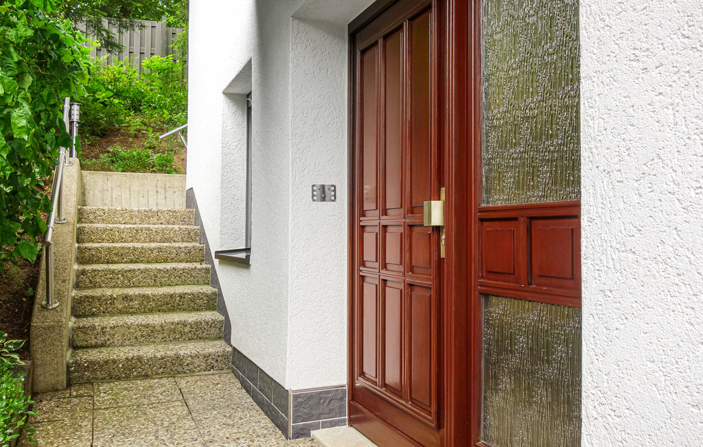 Smaakvolle vakantiewoning op een rustige, natuurlijke locatie.

In een bosrijke, heuvelachtige omgeving vindt u deze smaakvol ingerichte vakantiewoning. Het interieur is ingericht in lichte kleuren en..