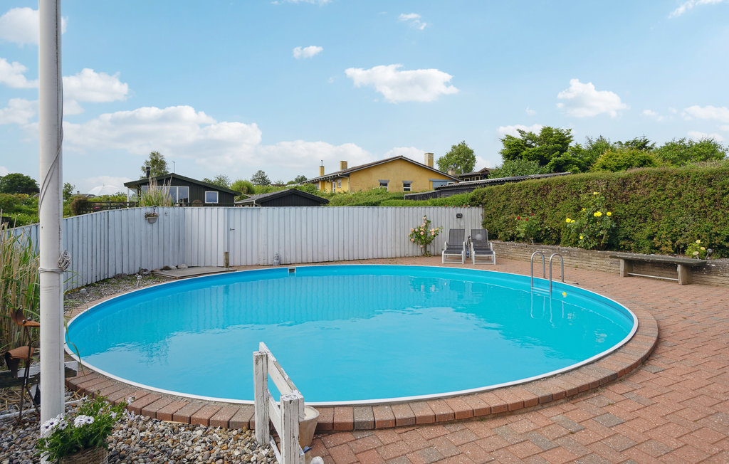 Schönes Ferienhaus mit Pool und herrlichem Blick auf den Roskilde Fjord.

Willkommen in diesem gemütlichen Holzhaus, das in einem schönen Ferienhausgebiet liegt. Das charmante Haus ist der ideale O..