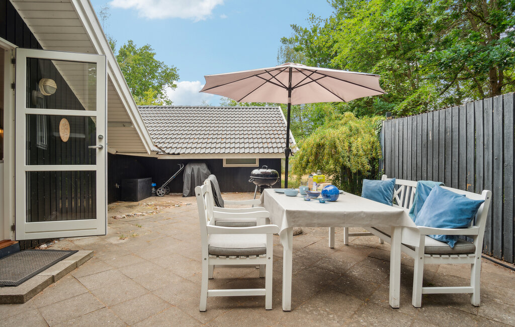 In der Nähe des familienfreundlichen Sandstrandes von Kobæk heißt Sie dieses helle und gemütliche Ferienhaus willkommen.

Kommen sie an und fühlen Sie sich wohl. Das freundliche Ferienhaus mit we..