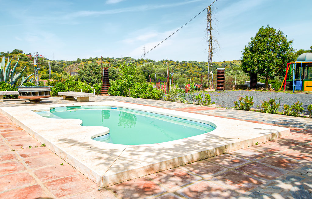 Prachtig bewoonbaar huis in de buurt van Cordoba.

Met uitzicht over de rivier kunt u uw tijd doorbrengen op dit uitnodigende landgoed. Het huis is liefdevol ingericht en wordt uw persoonlijke vakanti..