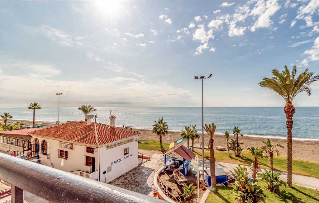 Diese fabelhafte Ferienwohnung befindet sich nur wenige Meter vom Strand entfernt in Rincon de la Victoria. Mit 3 Schlafzimmern, einem Badezimmer, einer komplett ausgestatteten Küche, einem Wohnzimme..