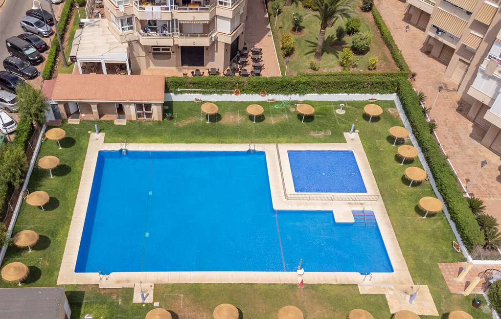 Uitnodigend vakantieappartement met terras in Torrox Costa.

Welkom in deze vakantiewoning, die op slechts een paar honderd meter van de zee en het strand ligt en ruimte biedt aan vier personen. De le..