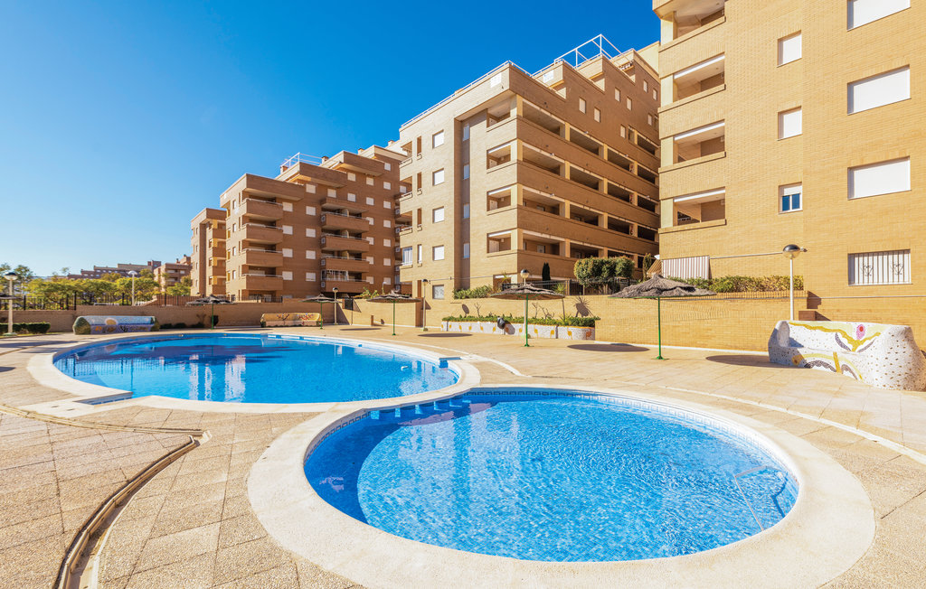 Breng een zonnige vakantie door met je geliefden in deze prachtige vakantiewoning met toegang tot het zwembad.

Deze lichte en vriendelijke vakantiewoning ligt op slechts een steenworp afstand van het..