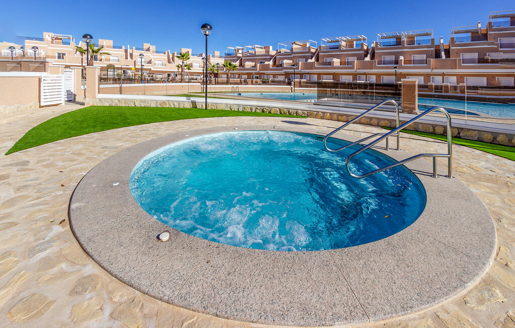 Genieβen Sie einen schönen Urlaub in dieser komfortablen, strandnahen Ferienwohnung mit gemeinsamem Auβenpool und Whirlpool.

Die helle und modern gestaltete Ferienwohnung mit Top-Ausstattung lädt..