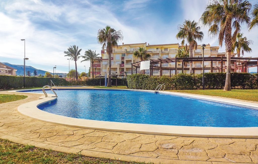 Diese elegante, helle und gemütliche Ferienwohnung befindet sich in einer Urbanisation in Dénia, Alicante. Die 58 m² Wohnung auf der 2. Etage bietet mit 2 Schlafzimmern und 2 Badezimmern ausreichen..