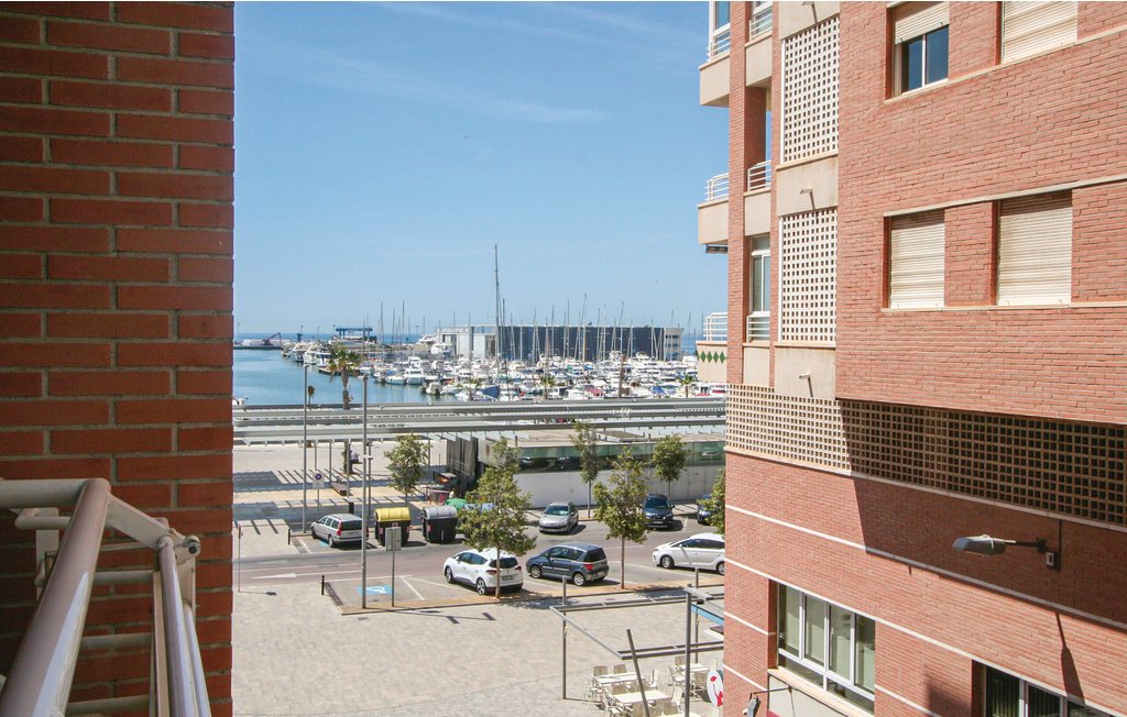 Geweldig appartement met 1 slaapkamer en terras in Santa Pola, in een van de beste wijken van de stad, dicht bij de jachthaven, het strand, de vissershaven en het centrum. De flat is ideaal voor alle ..