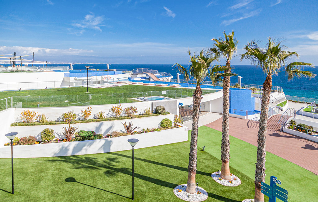 Elegante en luxe vakantiewoning in Arenales Del Sol, Costa Blanca en op slechts 5 minuten van het strand. De urbanisatie heeft 4 jacuzzi's, een warmwaterzwembad, een fitnessruimte, een Finse en Turkse..