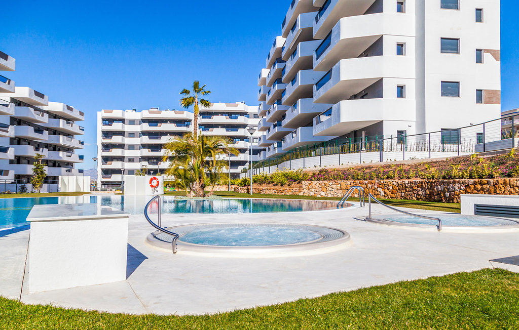 Schöne und elegante Ferienwohnung mit Gemeinschaftspool und Whirlpool in Arenales del Sol, Costa Blanca. Dieses mit viel Geschmack und Liebe zum Detail eingerichtete Apartment bietet Annehmlichkeiten..