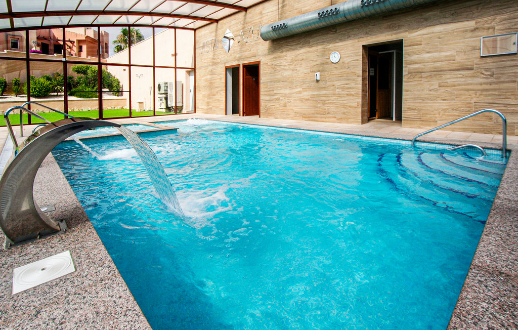 Willkommen in dieser modernen Ferienwohnung in Torrevieja.

Im Inneren der Ferienwohnung erwarten Sie 2 Schlafzimmer, 2 Badezimmer, eine Küche und ein schöner Wohnbereich. Zwei weitere Schlafplätze..