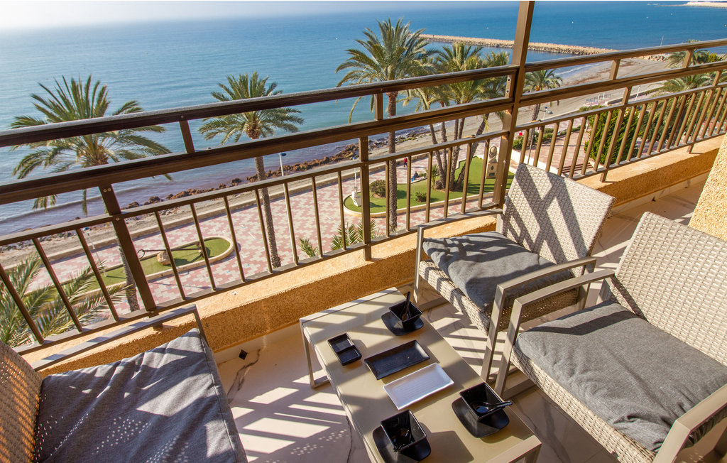 Uitstekende vakantiewoning direct aan het water.

In deze fantastische flat geniet u vanaf uw balkon van een direct uitzicht op de Middellandse Zee. In alle opzichten vindt u hier eersteklas facilitei..