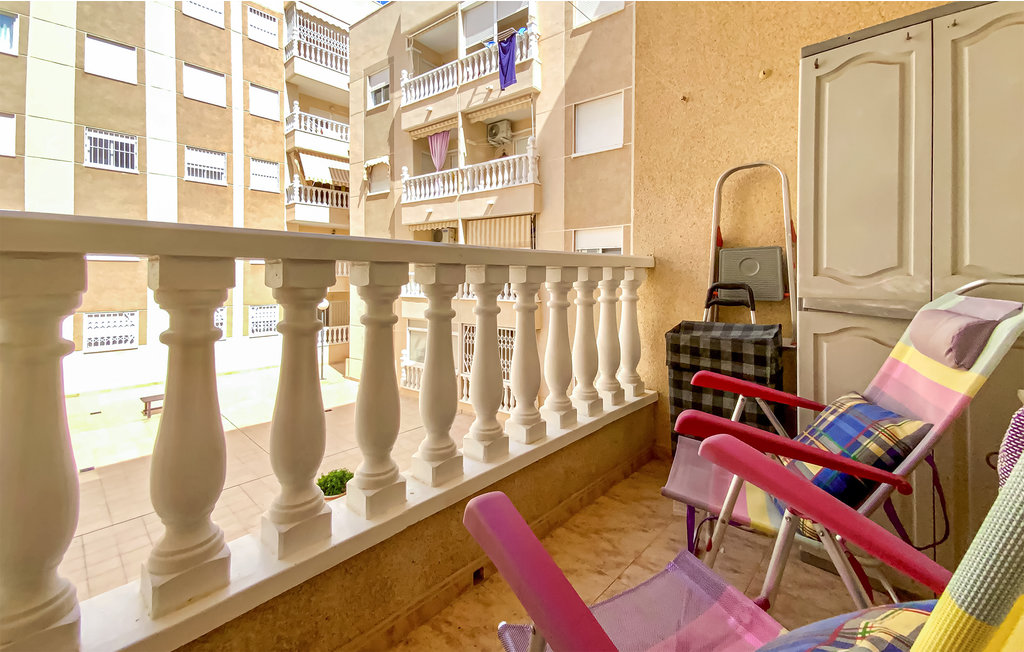 Geniet van een ongecompliceerde vakantie in deze functioneel ingerichte vakantiewoning.

Je vakantiewoning in het hart van Torrevieja biedt je een praktische accommodatie voor een ontspannen verblijf ..