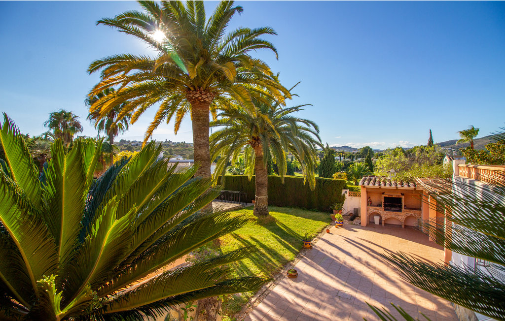 Wunderbare Ferienwohnung mit privatem Pool und Garten.

Diese helle Ferienwohnung ist der ideale Ort für Entspannung, sowohl für Familienurlaub als auch für Gruppen von Freunden. Auf dem Grundstüc..