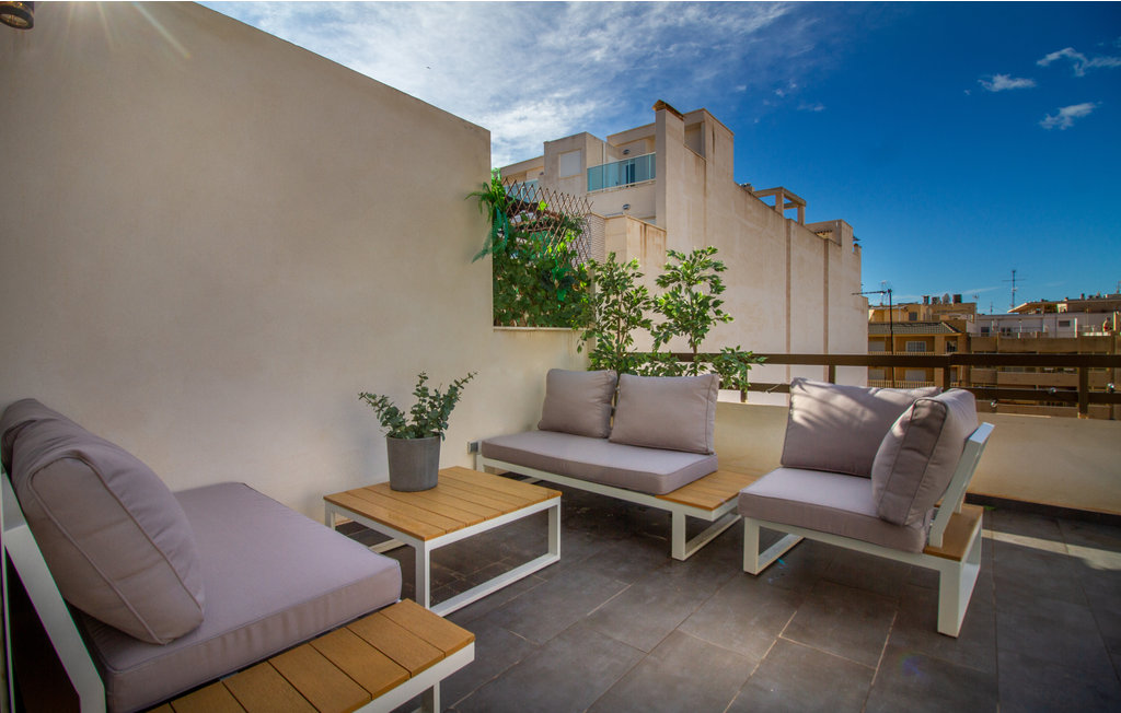 Uitnodigende vakantiewoning op een centrale locatie.

Welkom in deze prachtige accommodatie! U verblijft op een bevoorrechte locatie in het centrum van Santa Pola, niet ver van alle diensten, het stra..